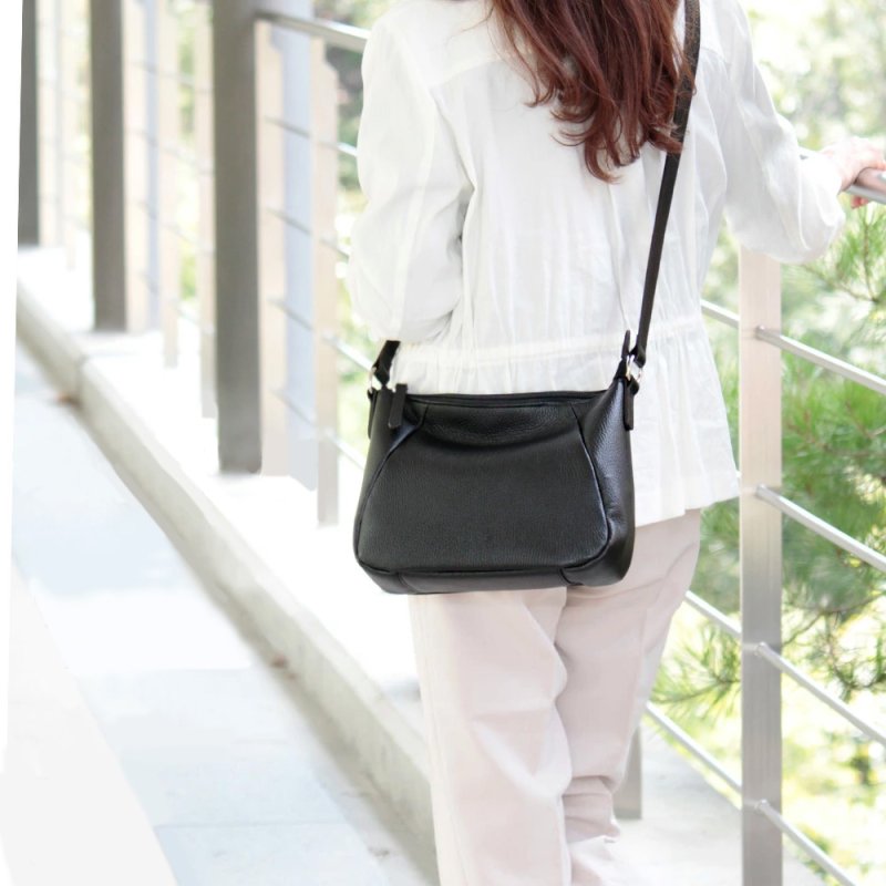 画像8: 傷が目立たないエンボスシュリンクの ティアドロップミニショルダー (8)