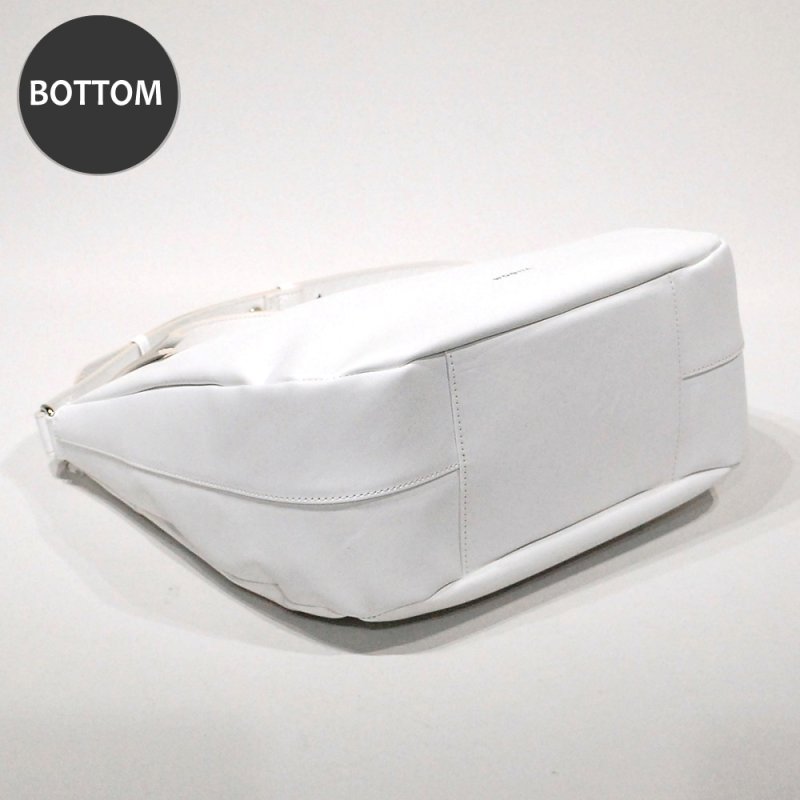 画像4: 【直営店限定】超撥水・超軽量レザーの大きめショルダーバッグ (4)