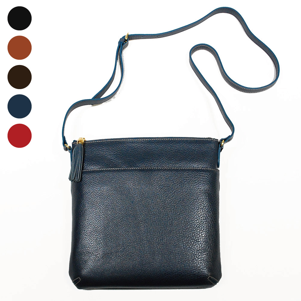 おでかけに便利なサイズのショルダーバッグ